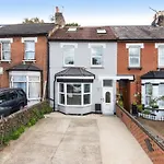 Single Room With A Shared Kitchen And Bathroom In A 5-Bedroom House At Hanwell