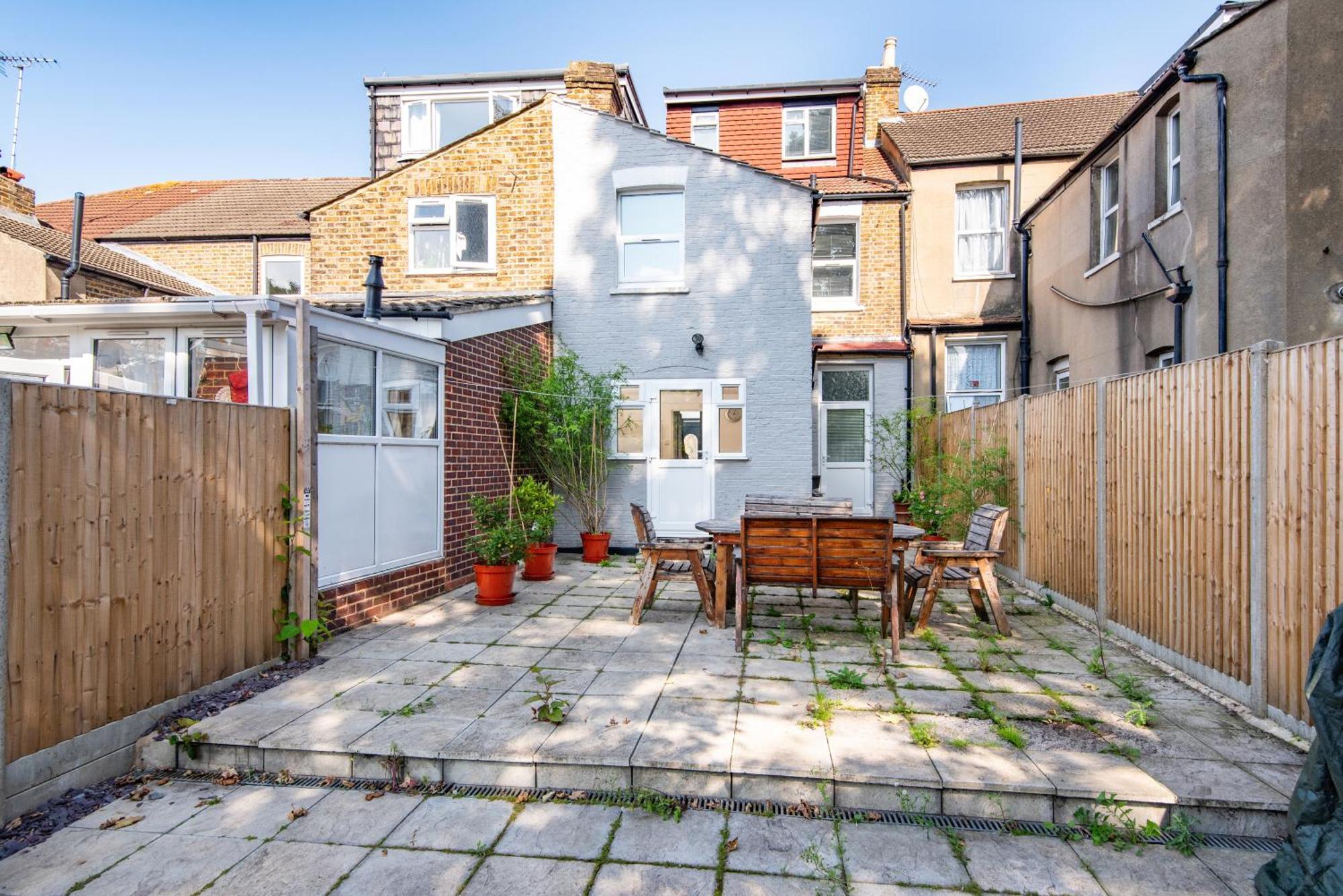 Single With A Shared Kitchen And Bathroom In A 5-bedroom House At *