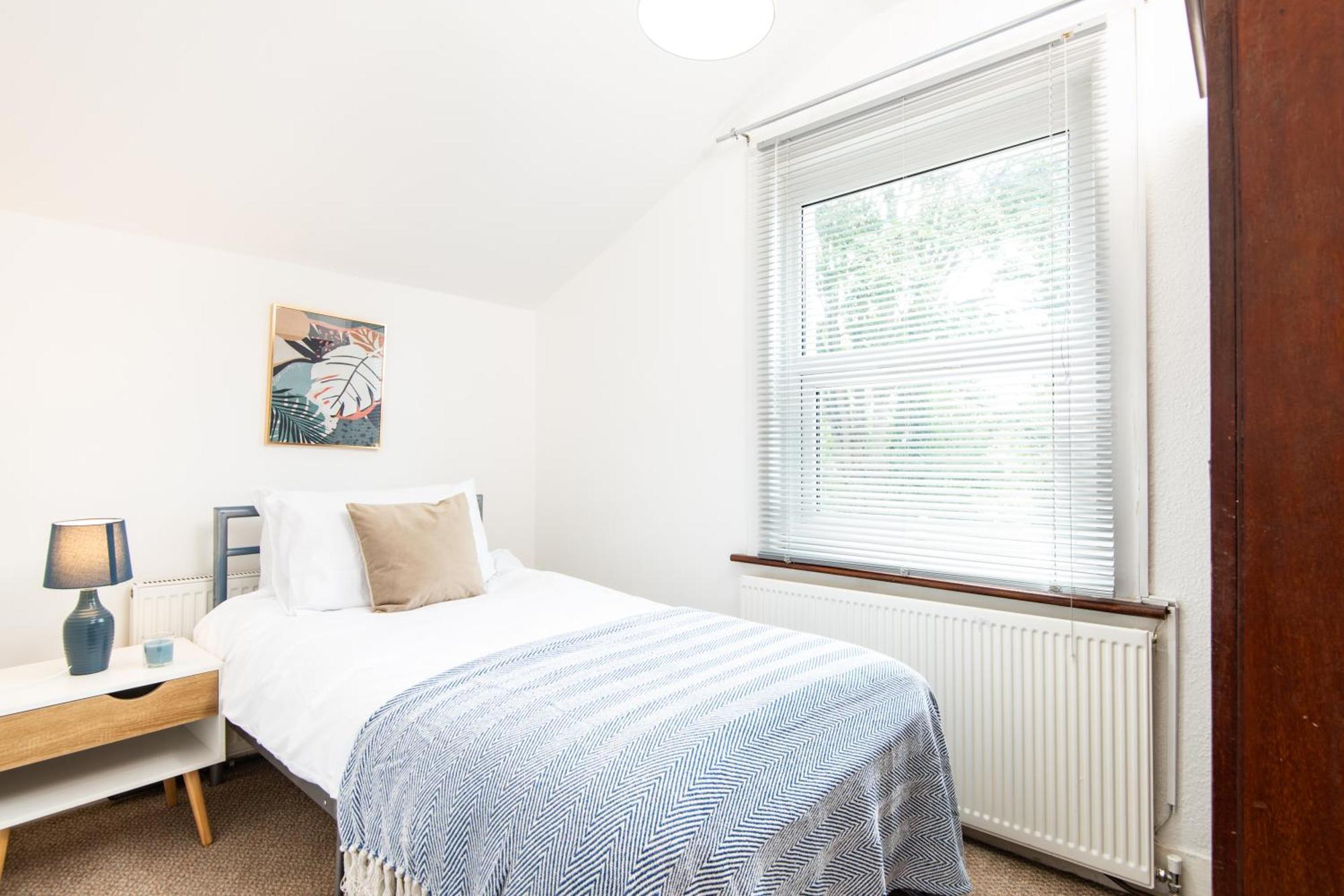 Single With A Shared Kitchen And Bathroom In A 5-bedroom House At * Hanwell